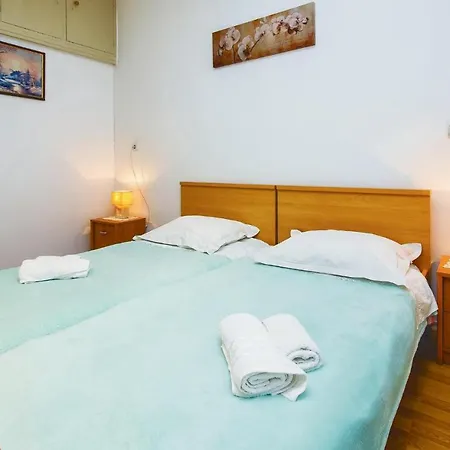 One-bedroom In Apartment